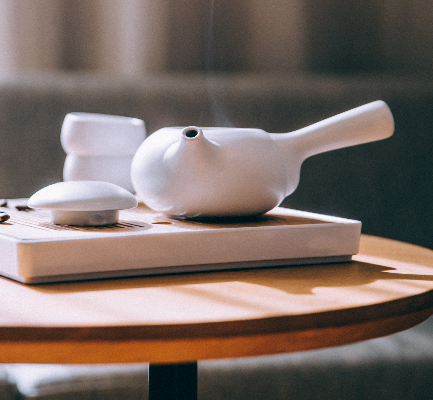 white tea pot